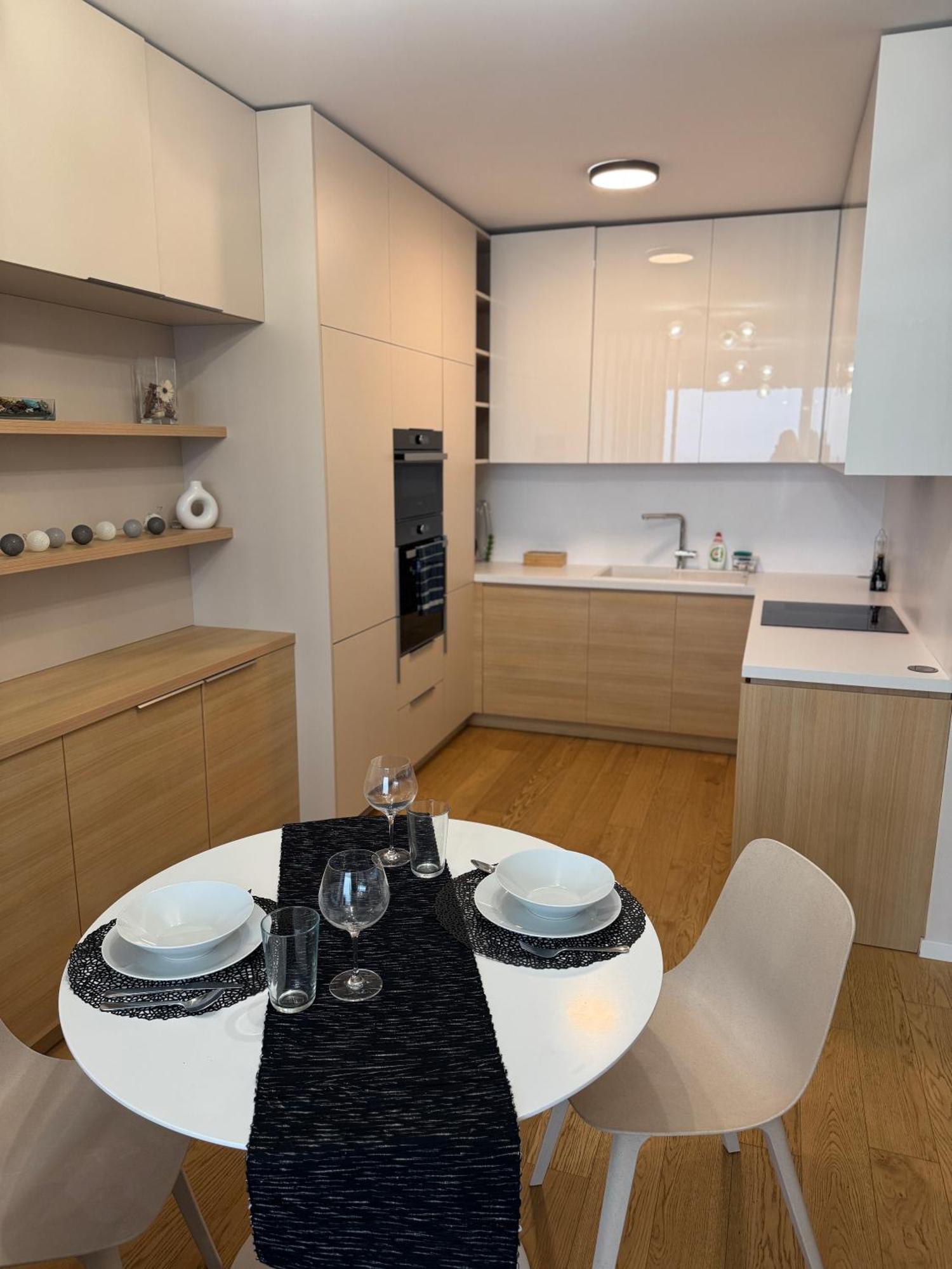 Appartement Downtown Charm With Free Parking Spot à Bratislava Extérieur photo